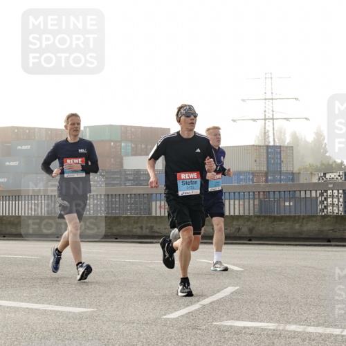 03.10.2026 - Köhlbrandbrückenlauf Michael Burmester http://msf.ph/oto/10769875 03.10.2026 09:12:49 Position 3 2133 meine-sportfotos.de