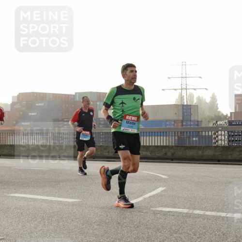 03.10.2026 - Köhlbrandbrückenlauf Michael Burmester http://msf.ph/oto/10769890 03.10.2026 09:12:51 Position 3 2048 meine-sportfotos.de