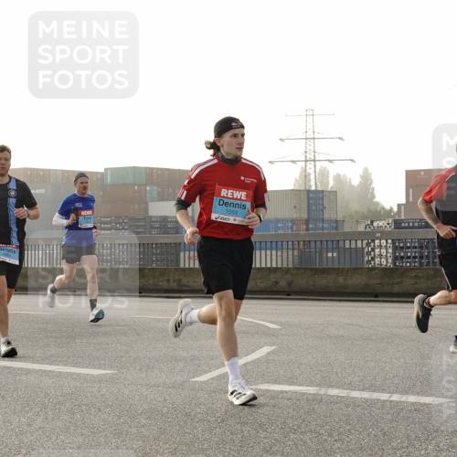 03.10.2026 - Köhlbrandbrückenlauf Michael Burmester http://msf.ph/oto/10769901 03.10.2026 09:12:53 Position 3 1553, 1327 meine-sportfotos.de