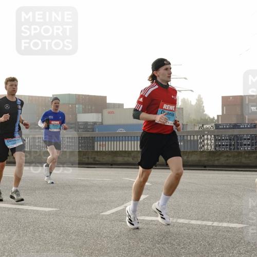 03.10.2026 - Köhlbrandbrückenlauf Michael Burmester http://msf.ph/oto/10769905 03.10.2026 09:12:53 Position 3 8 meine-sportfotos.de