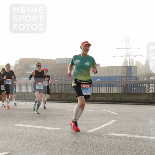 03.10.2026 - Köhlbrandbrückenlauf Michael Burmester http://msf.ph/oto/10769918 03.10.2026 09:12:55 Position 3 19, 1506 meine-sportfotos.de