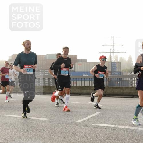 03.10.2026 - Köhlbrandbrückenlauf Michael Burmester http://msf.ph/oto/10769929 03.10.2026 09:12:57 Position 3 1973, 1114, 2246 meine-sportfotos.de