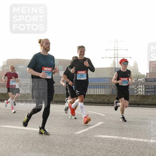 03.10.2026 - Köhlbrandbrückenlauf Michael Burmester http://msf.ph/oto/10769934 03.10.2026 09:12:57 Position 3 19, 373, 2188 meine-sportfotos.de