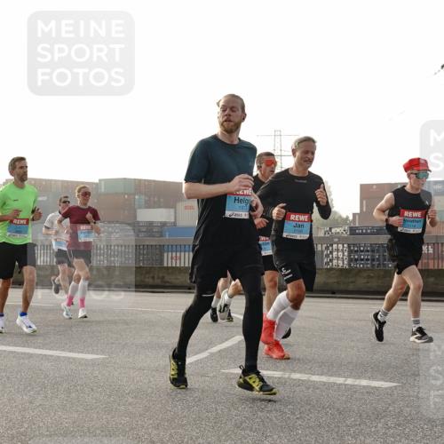 03.10.2026 - Köhlbrandbrückenlauf Michael Burmester http://msf.ph/oto/10769937 03.10.2026 09:12:58 Position 3 1973, 2188, 1114 meine-sportfotos.de
