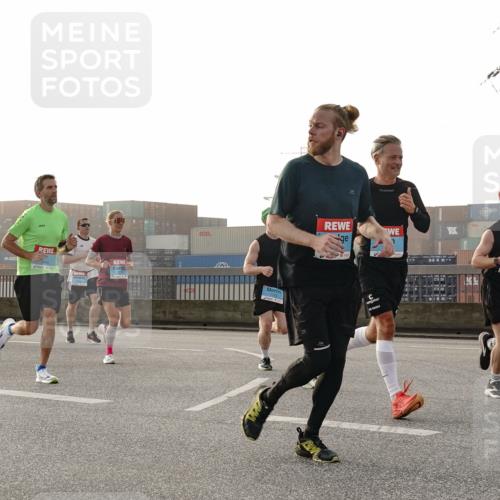 03.10.2026 - Köhlbrandbrückenlauf Michael Burmester http://msf.ph/oto/10769940 03.10.2026 09:12:58 Position 3  meine-sportfotos.de