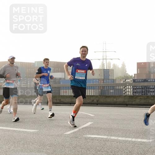03.10.2026 - Köhlbrandbrückenlauf Michael Burmester http://msf.ph/oto/10769965 03.10.2026 09:13:01 Position 3 15, 1129 meine-sportfotos.de