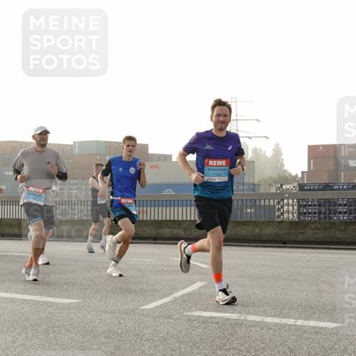 03.10.2026 - Köhlbrandbrückenlauf Michael Burmester http://msf.ph/oto/10769969 03.10.2026 09:13:01 Position 3 1129, 42, 195, 121 meine-sportfotos.de