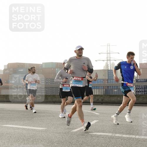03.10.2026 - Köhlbrandbrückenlauf Michael Burmester http://msf.ph/oto/10769975 03.10.2026 09:13:02 Position 3 19, 2317 meine-sportfotos.de