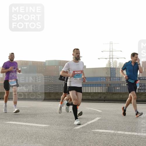 03.10.2026 - Köhlbrandbrückenlauf Michael Burmester http://msf.ph/oto/10769989 03.10.2026 09:13:04 Position 3 2190, 1361, 2238 meine-sportfotos.de