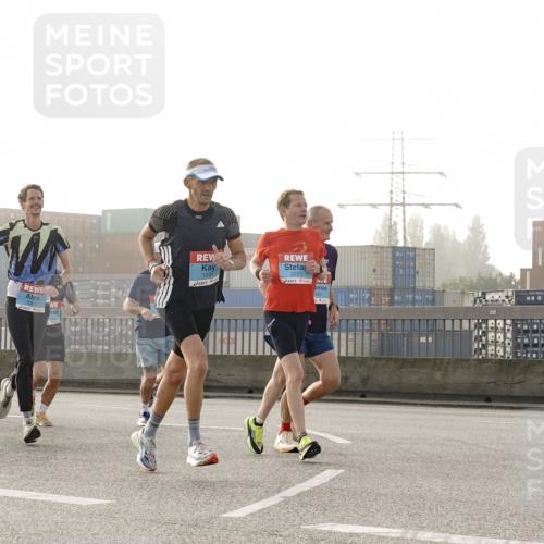 03.10.2026 - Köhlbrandbrückenlauf Michael Burmester http://msf.ph/oto/10770008 03.10.2026 09:13:08 Position 3 1204, 2223, 2, 427 meine-sportfotos.de
