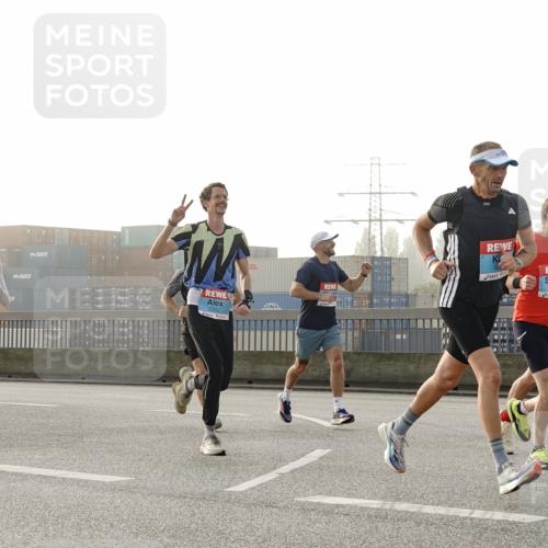 03.10.2026 - Köhlbrandbrückenlauf Michael Burmester http://msf.ph/oto/10770013 03.10.2026 09:13:08 Position 3 19, 2223 meine-sportfotos.de