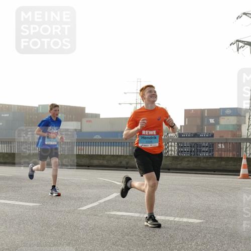 03.10.2026 - Köhlbrandbrückenlauf Michael Burmester http://msf.ph/oto/10770028 03.10.2026 09:13:10 Position 3 2216, 1228 meine-sportfotos.de