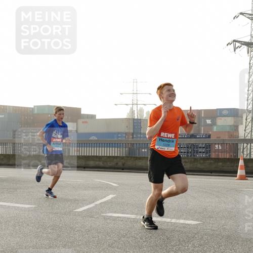 03.10.2026 - Köhlbrandbrückenlauf Michael Burmester http://msf.ph/oto/10770030 03.10.2026 09:13:10 Position 3 2216, 1228 meine-sportfotos.de
