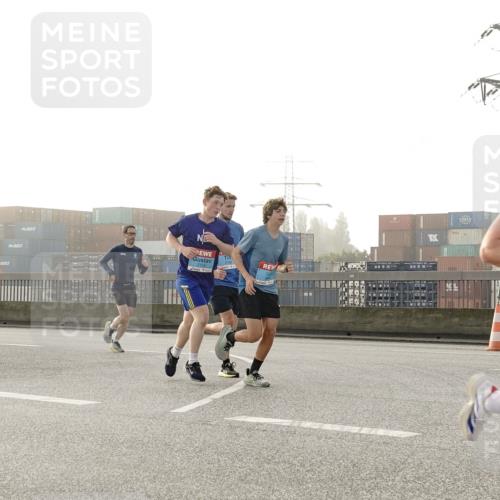 03.10.2026 - Köhlbrandbrückenlauf Michael Burmester http://msf.ph/oto/10770045 03.10.2026 09:13:12 Position 3 2180, 2216, 2545 meine-sportfotos.de