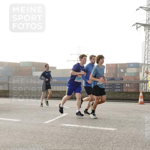 03.10.2026 - Köhlbrandbrückenlauf Michael Burmester http://msf.ph/oto/10770053 03.10.2026 09:13:13 Position 3  meine-sportfotos.de