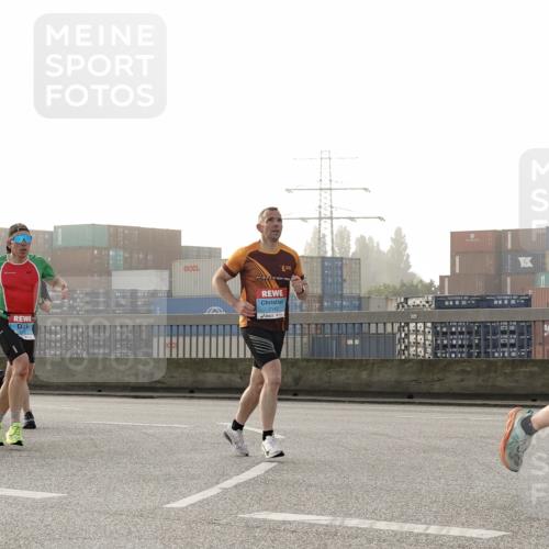 03.10.2026 - Köhlbrandbrückenlauf Michael Burmester http://msf.ph/oto/10770062 03.10.2026 09:13:15 Position 3 2044, 2140 meine-sportfotos.de