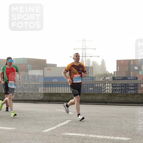 03.10.2026 - Köhlbrandbrückenlauf Michael Burmester http://msf.ph/oto/10770064 03.10.2026 09:13:15 Position 3 2044, 2140 meine-sportfotos.de