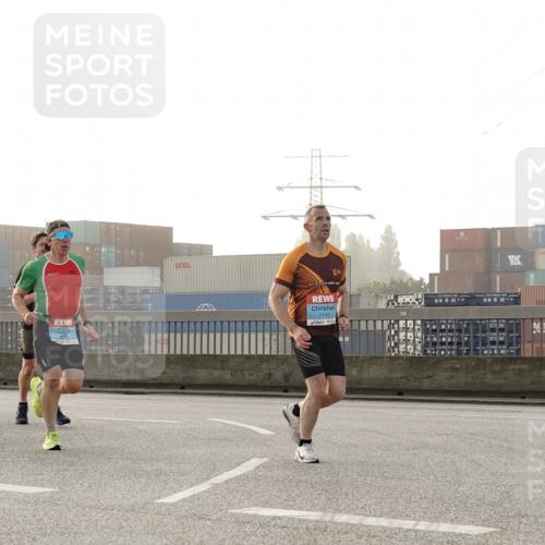 03.10.2026 - Köhlbrandbrückenlauf Michael Burmester http://msf.ph/oto/10770066 03.10.2026 09:13:15 Position 3 2140 meine-sportfotos.de