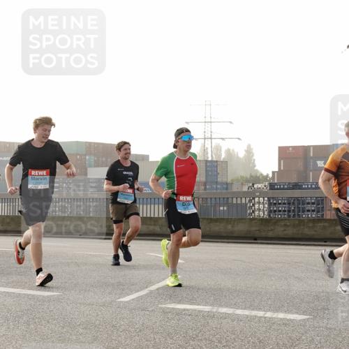 03.10.2026 - Köhlbrandbrückenlauf Michael Burmester http://msf.ph/oto/10770069 03.10.2026 09:13:16 Position 3 2140 meine-sportfotos.de