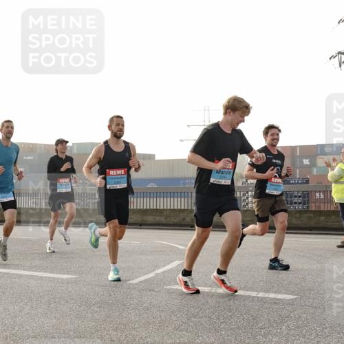 03.10.2026 - Köhlbrandbrückenlauf Michael Burmester http://msf.ph/oto/10770077 03.10.2026 09:13:17 Position 3 2347, 2044, 1421 meine-sportfotos.de