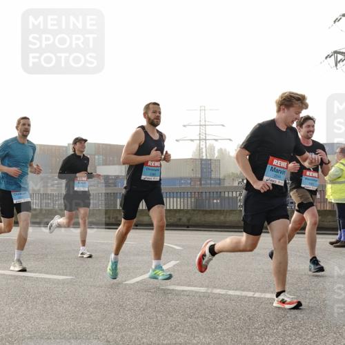 03.10.2026 - Köhlbrandbrückenlauf Michael Burmester http://msf.ph/oto/10770081 03.10.2026 09:13:17 Position 3 2044, 1421 meine-sportfotos.de