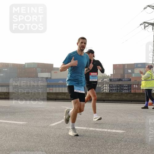 03.10.2026 - Köhlbrandbrückenlauf Michael Burmester http://msf.ph/oto/10770091 03.10.2026 09:13:18 Position 3 2347, 2110 meine-sportfotos.de