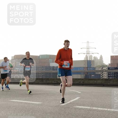 03.10.2026 - Köhlbrandbrückenlauf Michael Burmester http://msf.ph/oto/10770096 03.10.2026 09:13:19 Position 3  meine-sportfotos.de