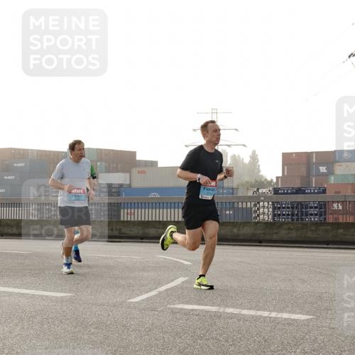 03.10.2026 - Köhlbrandbrückenlauf Michael Burmester http://msf.ph/oto/10770105 03.10.2026 09:13:21 Position 3  meine-sportfotos.de