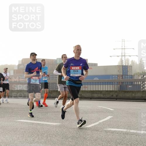03.10.2026 - Köhlbrandbrückenlauf Michael Burmester http://msf.ph/oto/10770118 03.10.2026 09:13:23 Position 3 2214 meine-sportfotos.de