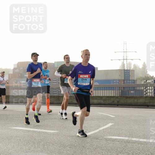 03.10.2026 - Köhlbrandbrückenlauf Michael Burmester http://msf.ph/oto/10770119 03.10.2026 09:13:23 Position 3 2214, 1396 meine-sportfotos.de