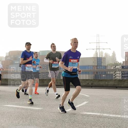 03.10.2026 - Köhlbrandbrückenlauf Michael Burmester http://msf.ph/oto/10770122 03.10.2026 09:13:23 Position 3 2214 meine-sportfotos.de
