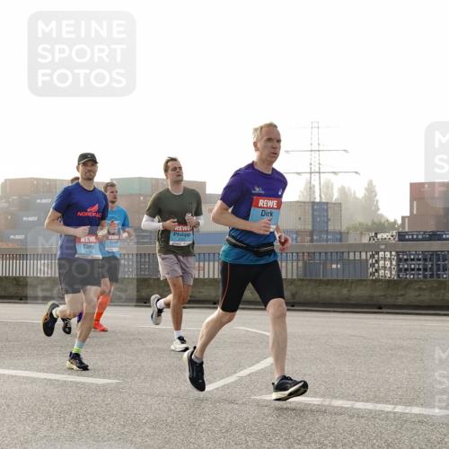 03.10.2026 - Köhlbrandbrückenlauf Michael Burmester http://msf.ph/oto/10770123 03.10.2026 09:13:23 Position 3 24, 19 meine-sportfotos.de