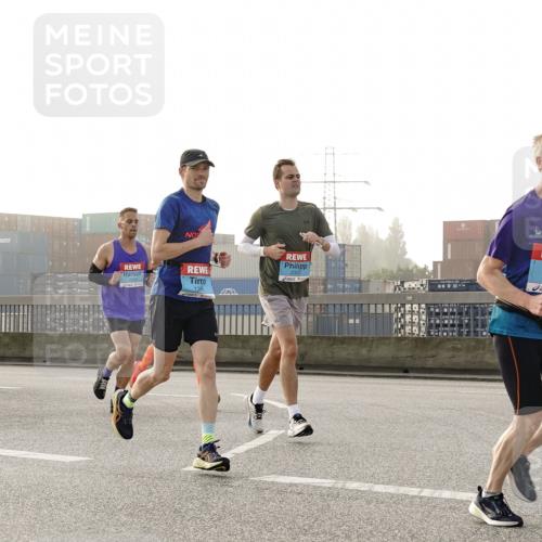 03.10.2026 - Köhlbrandbrückenlauf Michael Burmester http://msf.ph/oto/10770128 03.10.2026 09:13:23 Position 3 2322, 1346, 2214 meine-sportfotos.de
