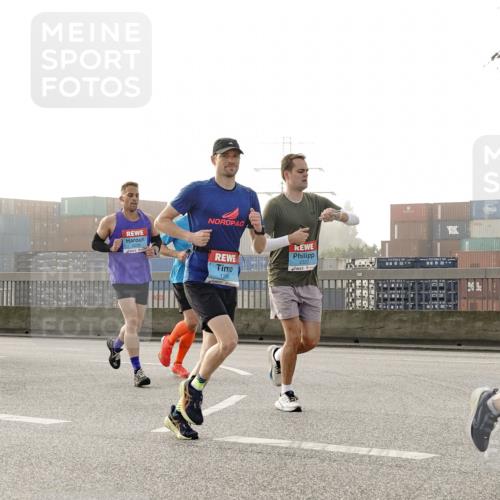 03.10.2026 - Köhlbrandbrückenlauf Michael Burmester http://msf.ph/oto/10770132 03.10.2026 09:13:24 Position 3 24, 2258, 1396 meine-sportfotos.de
