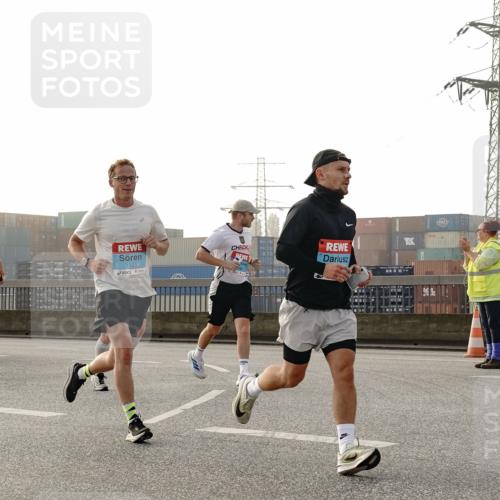 03.10.2026 - Köhlbrandbrückenlauf Michael Burmester http://msf.ph/oto/10770147 03.10.2026 09:13:26 Position 3 1101, 2258 meine-sportfotos.de