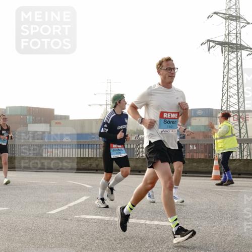 03.10.2026 - Köhlbrandbrückenlauf Michael Burmester http://msf.ph/oto/10770153 03.10.2026 09:13:26 Position 3 1101, 3699 meine-sportfotos.de
