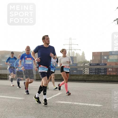 03.10.2026 - Köhlbrandbrückenlauf Michael Burmester http://msf.ph/oto/10770172 03.10.2026 09:13:29 Position 3 1713, 2301, 1426 meine-sportfotos.de
