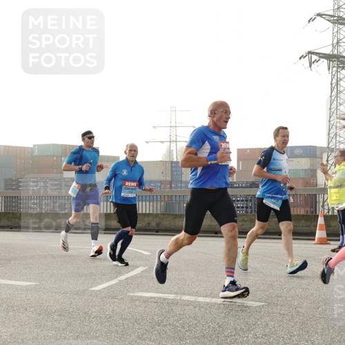 03.10.2026 - Köhlbrandbrückenlauf Michael Burmester http://msf.ph/oto/10770184 03.10.2026 09:13:30 Position 3 1196, 17032, 2301 meine-sportfotos.de