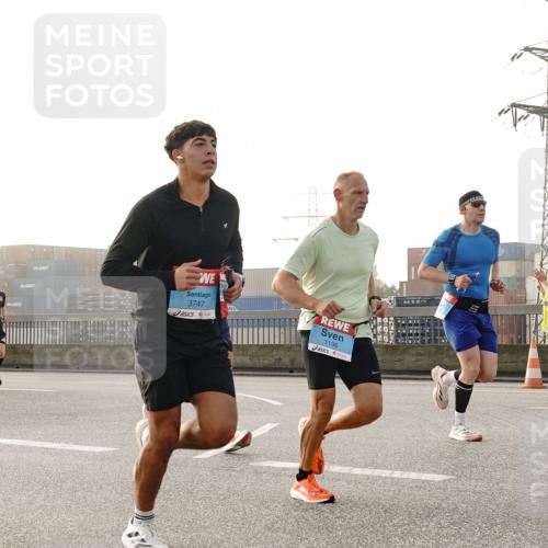 03.10.2026 - Köhlbrandbrückenlauf Michael Burmester http://msf.ph/oto/10770192 03.10.2026 09:13:31 Position 3 3747, 1196, 1703 meine-sportfotos.de