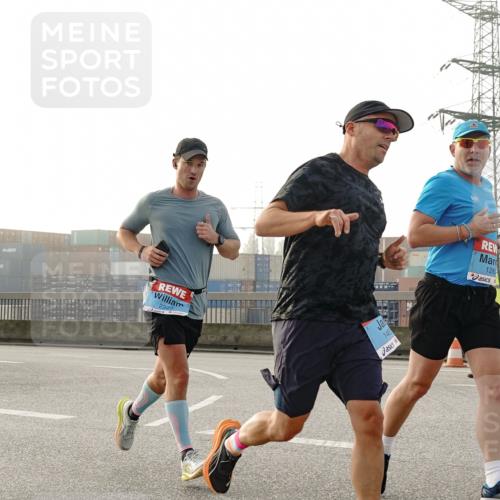 03.10.2026 - Köhlbrandbrückenlauf Michael Burmester http://msf.ph/oto/10770221 03.10.2026 09:13:34 Position 3 2225, 1468, 126 meine-sportfotos.de