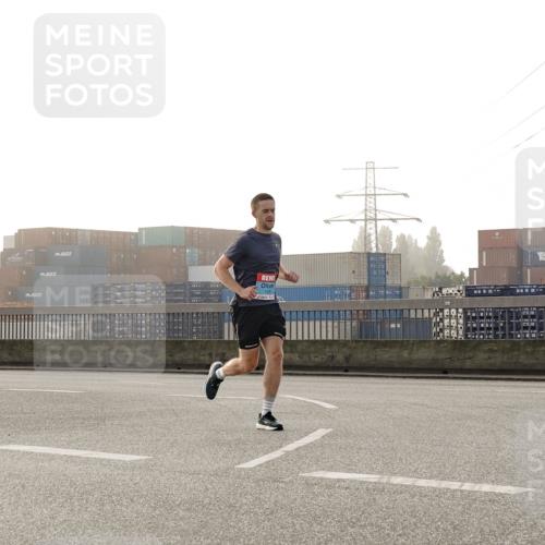 03.10.2026 - Köhlbrandbrückenlauf Michael Burmester http://msf.ph/oto/10770234 03.10.2026 09:13:37 Position 3  meine-sportfotos.de