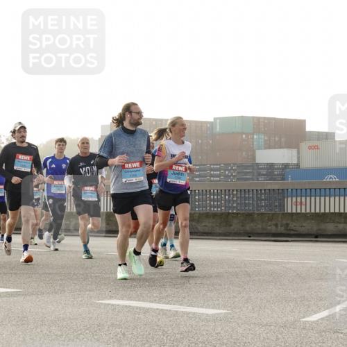 03.10.2026 - Köhlbrandbrückenlauf Michael Burmester http://msf.ph/oto/10770239 03.10.2026 09:13:42 Position 3 2145, 2137, 1355 meine-sportfotos.de