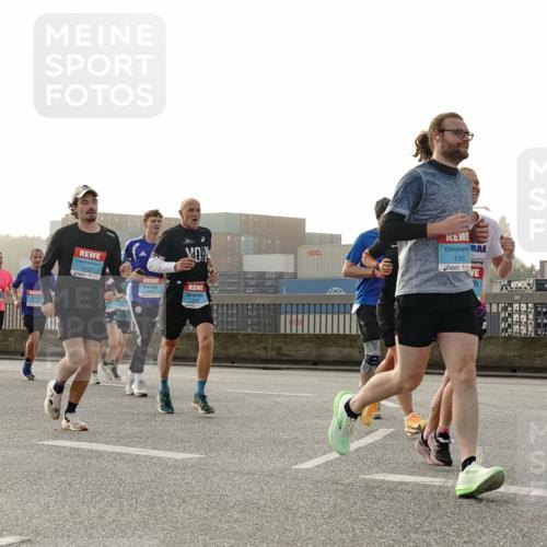 03.10.2026 - Köhlbrandbrückenlauf Michael Burmester http://msf.ph/oto/10770251 03.10.2026 09:13:43 Position 3 2145, 2137, 1355 meine-sportfotos.de