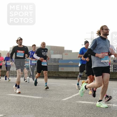03.10.2026 - Köhlbrandbrückenlauf Michael Burmester http://msf.ph/oto/10770254 03.10.2026 09:13:43 Position 3 2145, 2137, 1355 meine-sportfotos.de