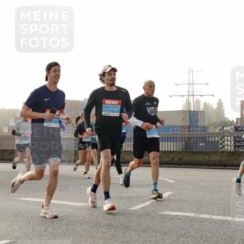 03.10.2026 - Köhlbrandbrückenlauf Michael Burmester http://msf.ph/oto/10770260 03.10.2026 09:13:44 Position 3 2137, 2145 meine-sportfotos.de