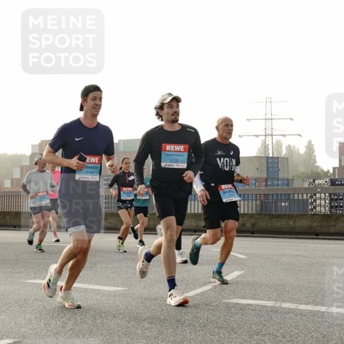 03.10.2026 - Köhlbrandbrückenlauf Michael Burmester http://msf.ph/oto/10770262 03.10.2026 09:13:44 Position 3 2145, 2137, 21 meine-sportfotos.de