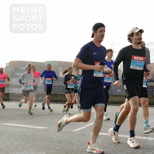 03.10.2026 - Köhlbrandbrückenlauf Michael Burmester http://msf.ph/oto/10770264 03.10.2026 09:13:45 Position 3 1112, 2137 meine-sportfotos.de