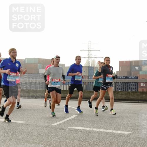 03.10.2026 - Köhlbrandbrückenlauf Michael Burmester http://msf.ph/oto/10770275 03.10.2026 09:13:46 Position 3 1829, 2182, 2368, 2138 meine-sportfotos.de