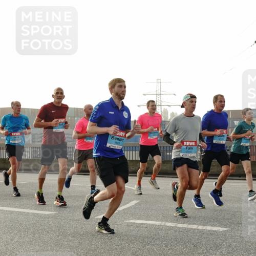 03.10.2026 - Köhlbrandbrückenlauf Michael Burmester http://msf.ph/oto/10770281 03.10.2026 09:13:47 Position 3 2150, 1829, 2182, 2138, 2368 meine-sportfotos.de