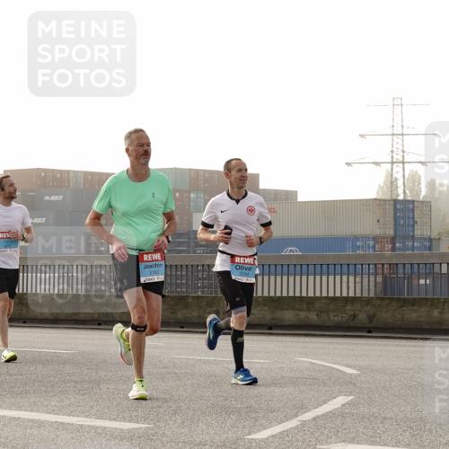 03.10.2026 - Köhlbrandbrückenlauf Michael Burmester http://msf.ph/oto/10770306 03.10.2026 09:13:50 Position 3 2163, 2294 meine-sportfotos.de